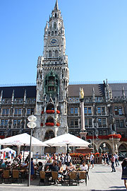 Ein Highlight des "Wildmosers Restaurant-Café am Marienplatz" sind natürlich die Plätze auf der Terrasse direkt auf dem Marienplatz gegenüber dem Mariensäule und dem Rathaus (Foto: Martin Schmitz)